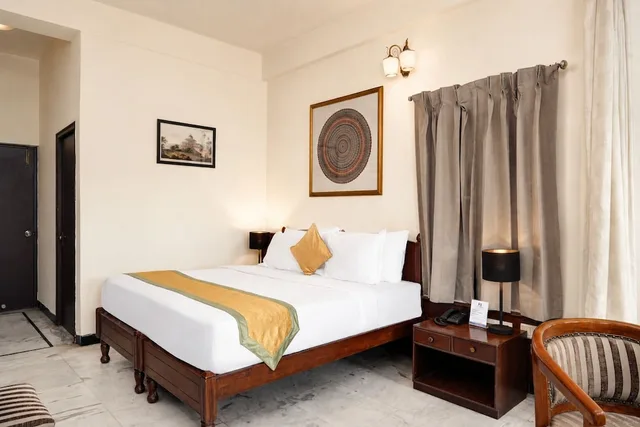 جناح سيغنتشر بسرير فردي بإطلالة على البحيرة، Hotel Sarovar 1/10