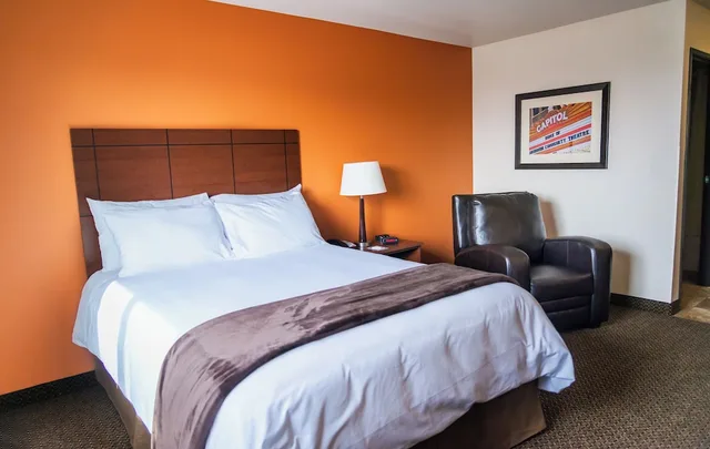 غرفة بسرير كوين لذوي الإعاقة، My Place Hotel-Loveland, CO 1/6