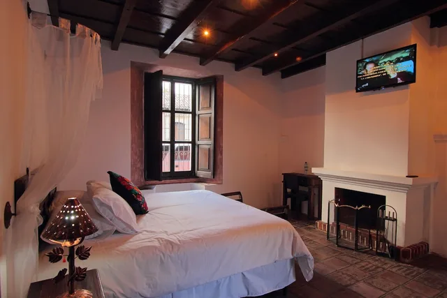 جناح رومانسي بسرير كينج، Hotel Monasterio 7/9