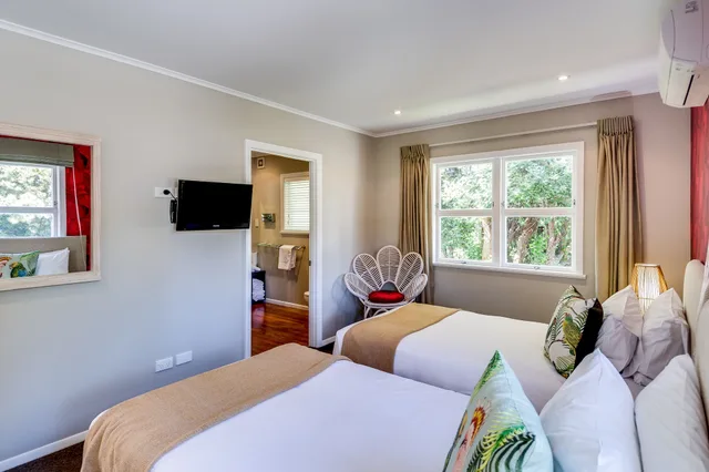 3 Bedrooms, House, 2 Double and Twin Beds، The Farmhouse at Mission Estate 4/7