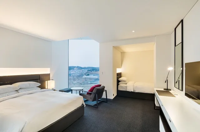 Deluxe, 1 Queen and 1 Single Bed, Mountain View, Hotel Ora Incheon 5/10