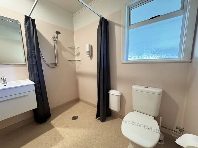 4 Bedrooms, Beach House, 5 Beds, 2 Queen Beds, Sofa, Tahuna Beach Kiwi Holiday Park & Motel 10/10