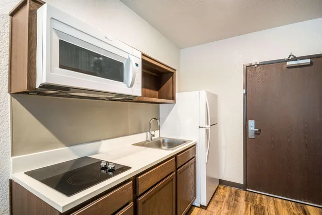 Room, Queen Bed, Sofa, WoodSpring Suites Bradenton 4/4