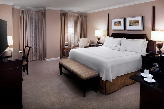جناح داخلي فاخر بسرير كينج لذوي الإعاقة، The Townsend Hotel 1/1