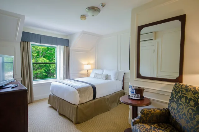 Room, Queen Bed, Digby Pines Golf Resort And Spa 1/2