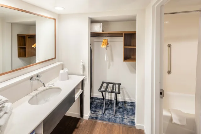 جناح بسريرين كوين لذوي الإعاقة، Hampton Inn Suites Asheville I 26 3/3