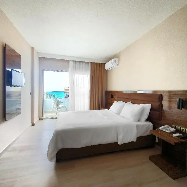 غرفة بإطلالة على البحر بشرفة مفردة بسرير مزدوج، Ozgur Bey Spa Hotel 2/2