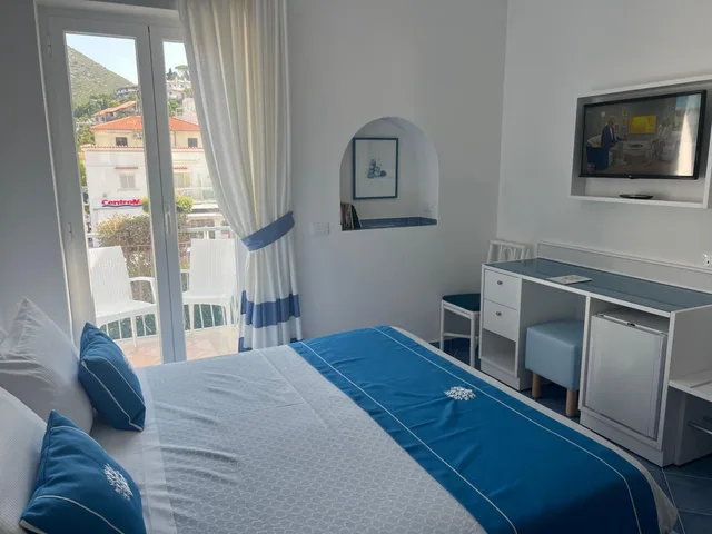 غرفة بسرير مزدوج أو سريرين منفصلين بشرفة، Aurora Hotel & Suites Sul Mare 5/10