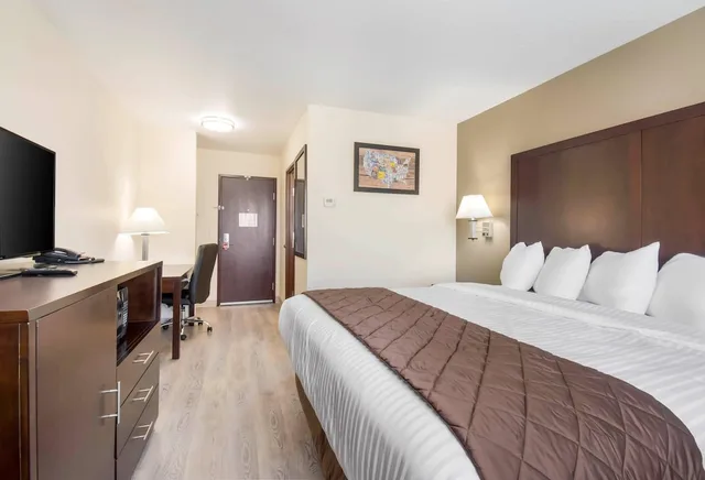 غرفة قياسية بسرير كينج، Econo Lodge Umatilla Columbia River Area 1/7