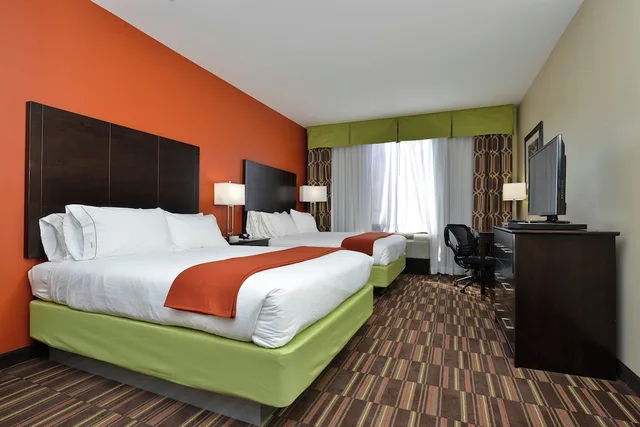 غرفة قياسية بسريرين كوين، Holiday Inn Express Hotel And Suites Alva 1/3