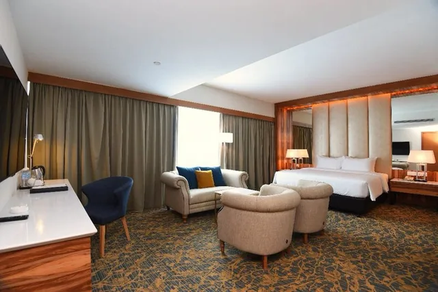جناح بريميوم بسرير كينج بحوض استحمام، Holiday Villa Johor Bahru City Centre 1/3