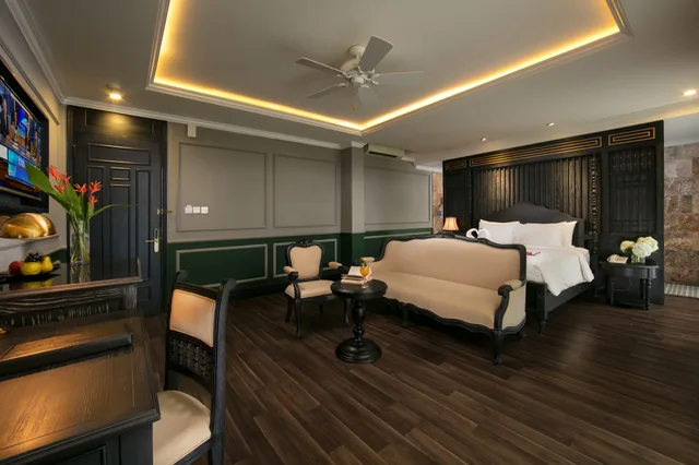 غرفة بريميوم بسرير كينج بإطلالة على المدينة بشرفة، Golden Holiday Hoi An Hotel 1/10