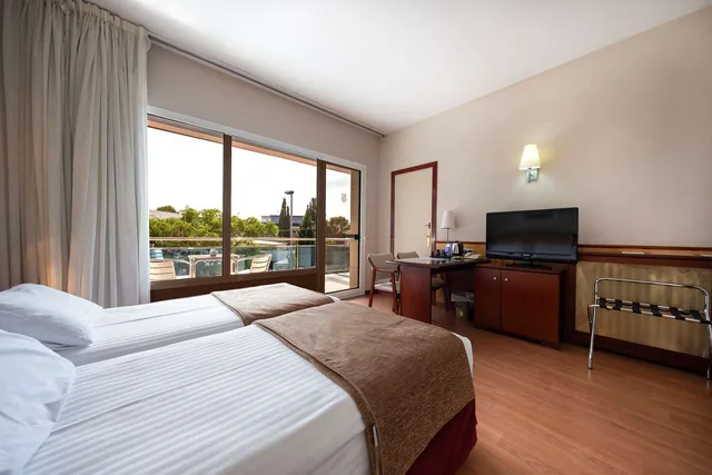 غرفة كومفورت بسريرين منفصلين بشرفة بإطلالة، Best Western Hotel Mediterraneo 6/8