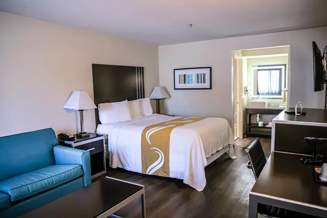 Suite, King Bed, Sofa, Quality Inn & Suites Camarillo-Oxnard 1/5