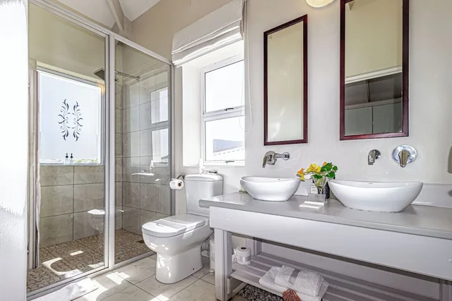 غرفة فاخرة بسرير كوين، 138 Marine Beachfront Guesthouse 5/5