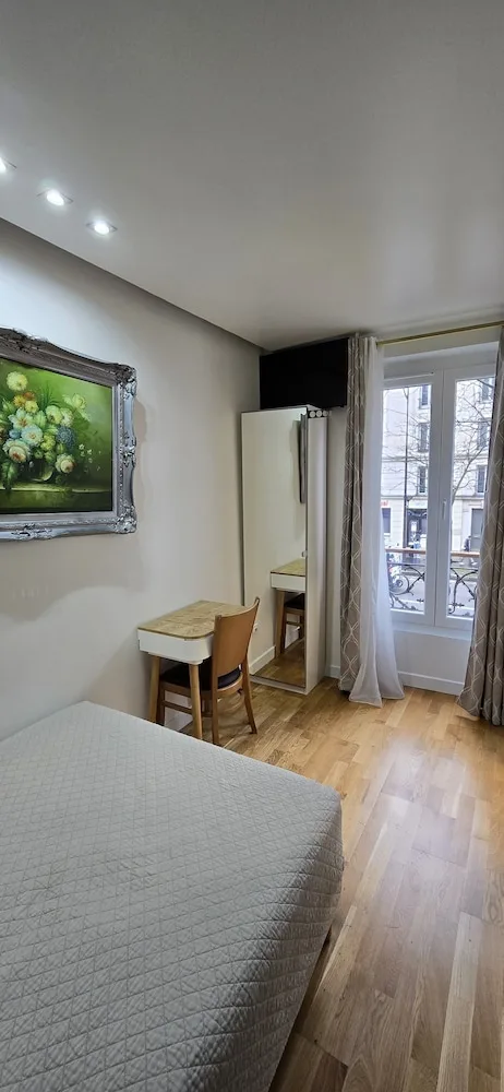 Standard, Double Bed, No Elevator, CAMELIA PRESTIGE - PLACE DE LA NATION 2/10