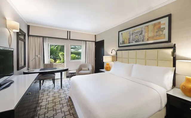 غرفة بسرير كينج بإطلالة على المسبح، Hilton Cairo Heliopolis 1/15