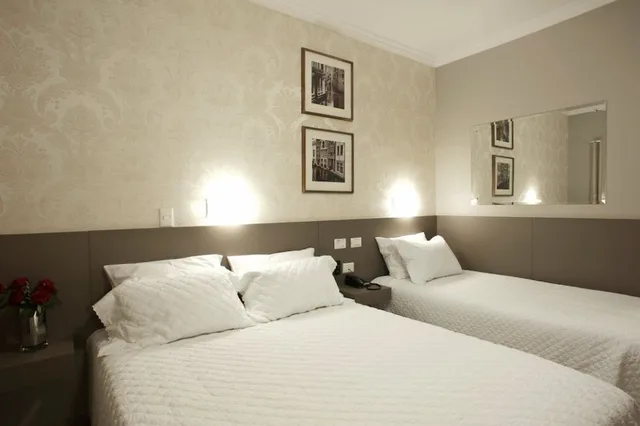 غرفة قياسية رباعية بسرير مزدوج وسريرين منفصلين، HOTEL NOHOTEL 2/10