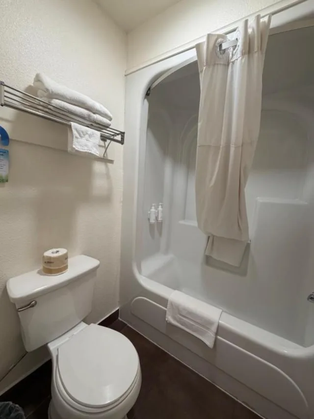 غرفة بسرير كوين، Days Inn By Wyndham San Francisco S/Oyster Point Airport 8/10
