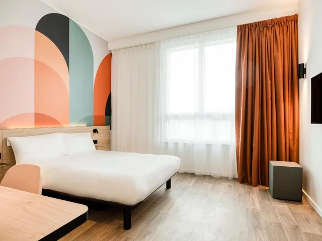 Superior, Double Bed, B&B HOTEL Luxembourg Centre Cloche d'Or 3/5