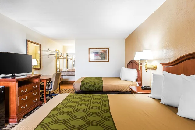 غرفة بسريرين مزدوجين لذوي الإعاقة، Econo Lodge Savannah Midtown 2/5