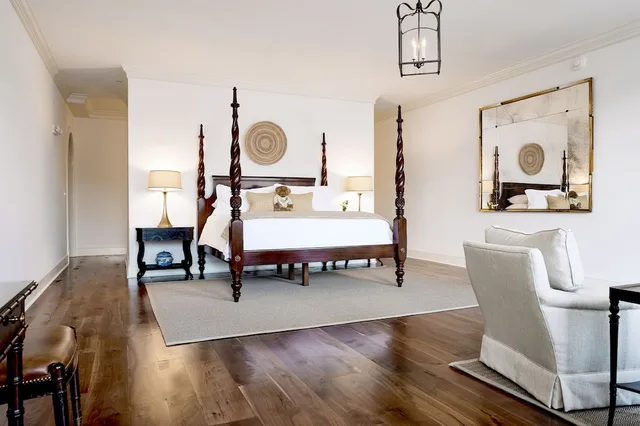 City, King Bed, Sofa، Planters Inn 3/4