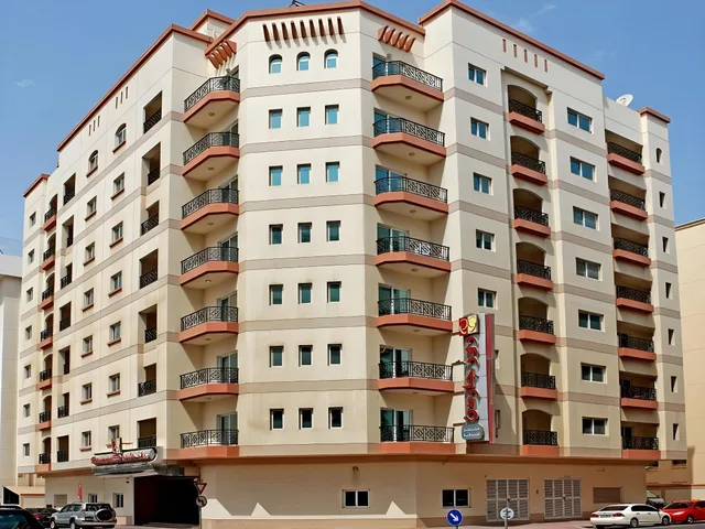 غرفة بسرير مزدوج أو سريرين منفصلين بغرفتي نوم، Rose Garden Hotel Apartment Bur Dubai 1/2