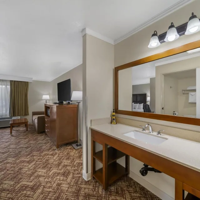 Superior, King Bed, Best Western Plus Northwoods Inn 7/7