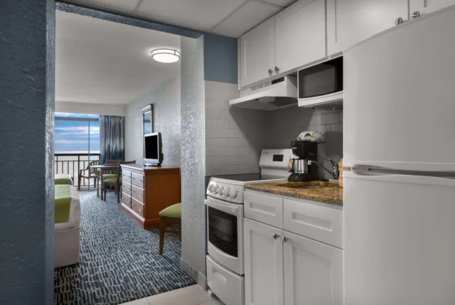 Room, 2 Queen Beds, Ocean Front, Balcony, North Wing، Dayton House Resort, BW Signature Collection 5/5