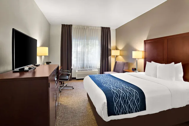 غرفة بسرير كينج، Comfort Inn Lacey Olympia 2/3