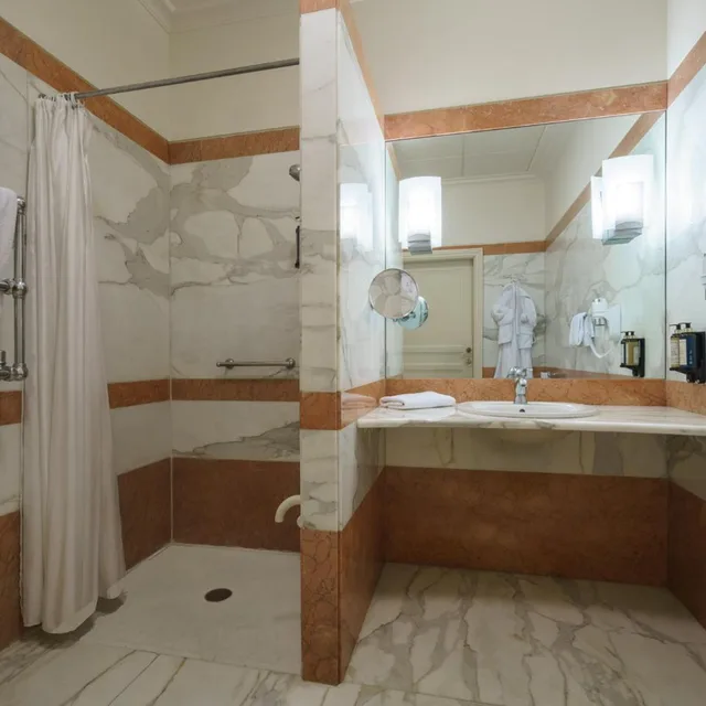غرفة عائلية بسرير مزدوج، Eurostars Hotel Excelsior 6/6