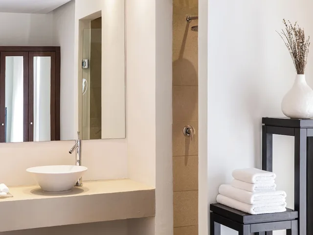 2 Bedrooms, Villa, King and Twin Beds, Water Front, Private Pool، Amirandes, A Resort to Live 3/3