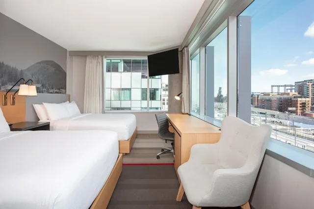 غرفة قياسية ركنية بسريرين كوين، Hotel Indigo Denver Downtown - Union Station, an IHG Hotel 2/9