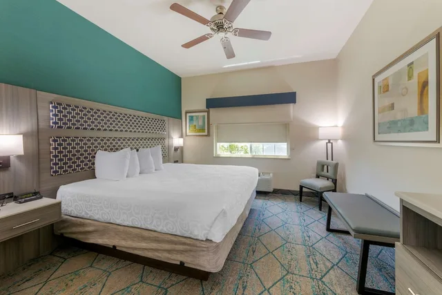 غرفة قياسية بسرير كينج لذوي الإعاقة، Best Western Plus Wasco Inn & Suites 1/6