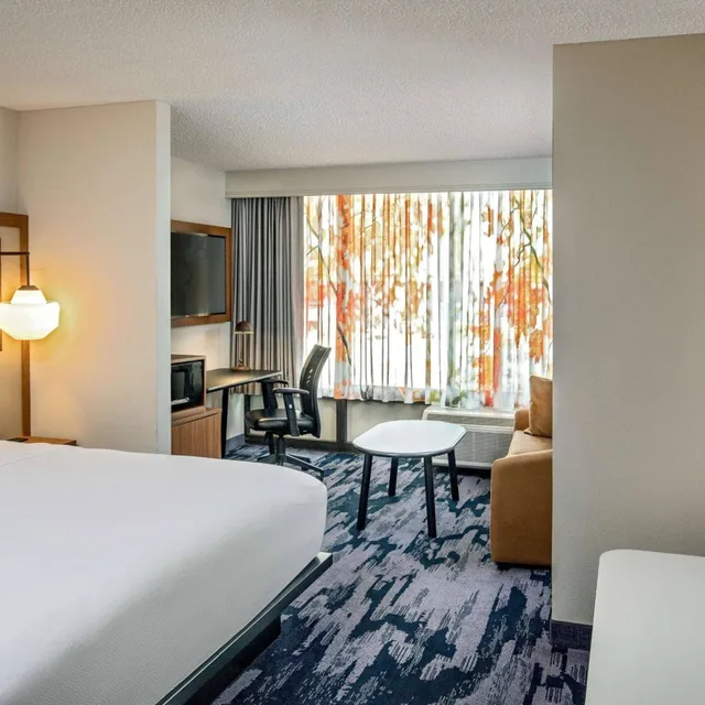 جناح بسرير كينج مع أريكة، Fairfield Inn Bangor 2/5