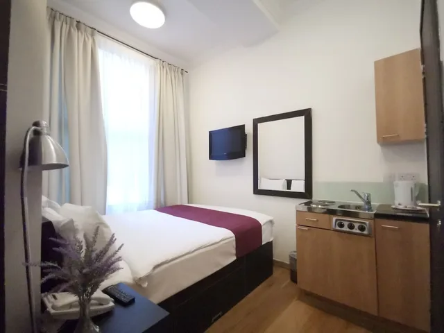 Economy Double Basement room، The Royale Chulan Hyde Park 5/10