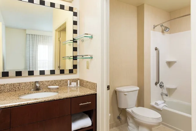 Pure, King Bed, Sofa، Residence Inn by Marriott Kansas City Airport 2/2