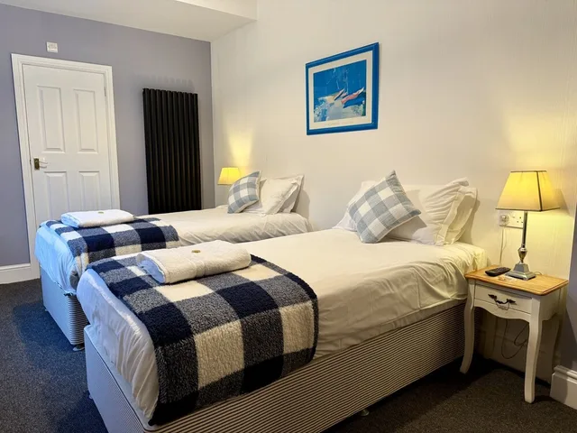 Room, Twin Beds, The Crescent Guest House 5/10