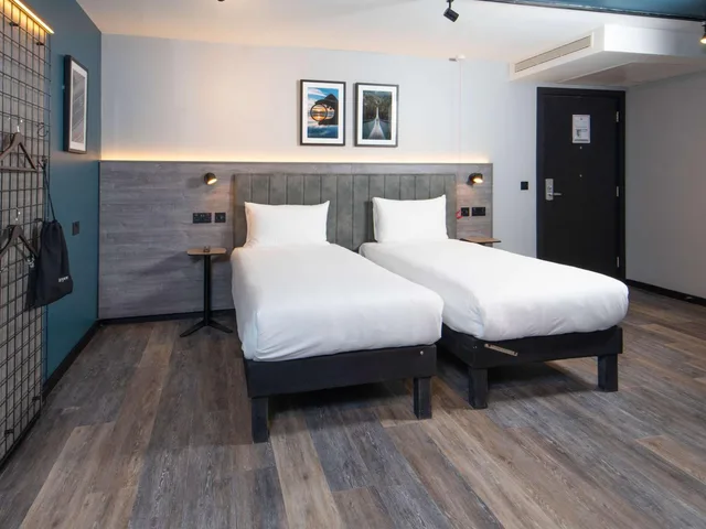 Standard, Double Bed, Sofa, Accessible, Ibis Styles London Gatwick Airport 7/10