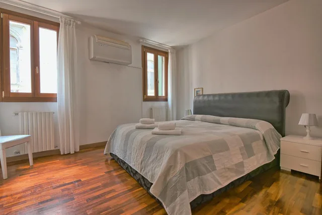 شقة بإطلالة على القناة بغرفتي نوم، Charming Venice Apartments 4/10