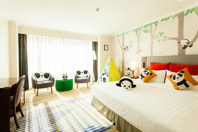 Panda, King Bed, Beijing XinQiao Hotel 2/2