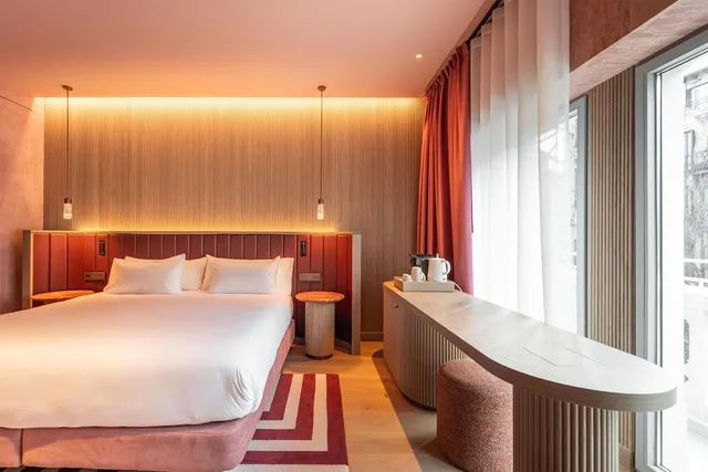 غرفة غراند بسرير كينج بشرفة، Hotel Palacio Bellas Artes San Sebastian, Curio Collection by Hilton 6/10