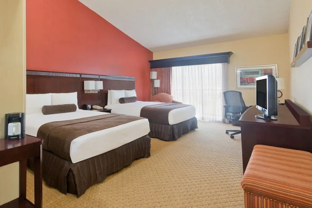 غرفة قياسية بسرير كوين، CROWNE PLAZA ALBUQUERQUE 1/4