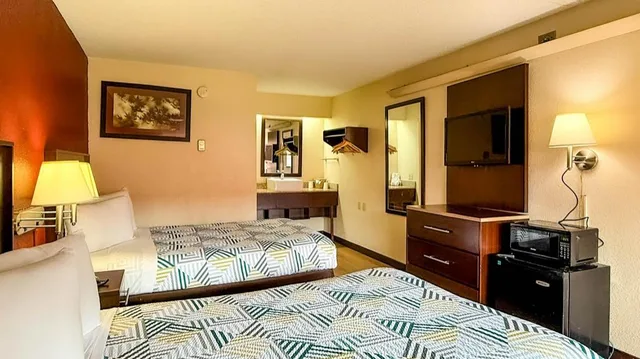 2 Full Beds - Mobil Access Tub Smk Micfridg، Motel 6 Atlanta Smyrna / Ballpark 3/5