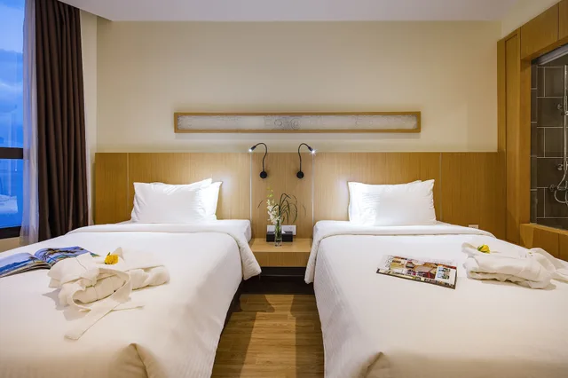 غرفة ديلوكس بسريرين منفصلين بإطلالة جزئية على البحر، Starcity Bayfront Nha Trang Hotel 4/7