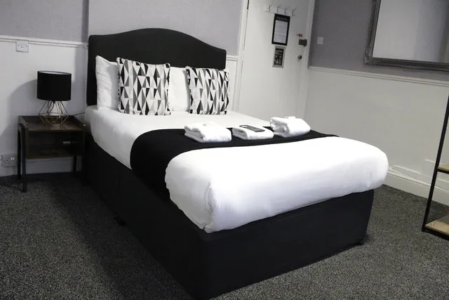 غرفة عائلية صغيرة بسرير مزدوج وسرير فردي، The Mitre Hotel 9/10
