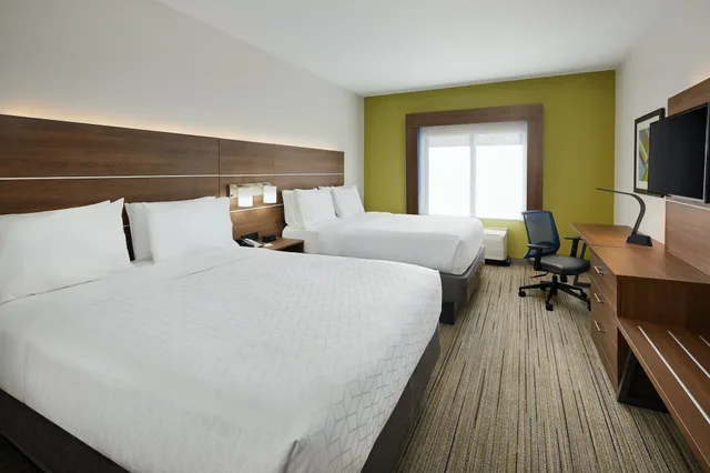 غرفة قياسية بسريرين كوين لذوي الإعاقة، Holiday Inn Express Hotel and Suites Pensacola West-Navy Base 2/6