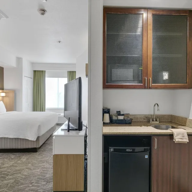 جناح بسرير كينج مع سرير سحّاب إضافي مع أريكة، Springhill Suites By Marriott Sacramento Airport Natomas 2/2