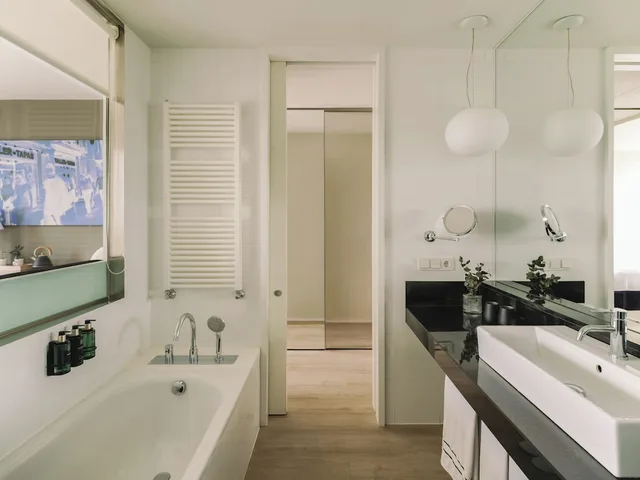 Melia, King Bed, Pool View، MELIA BARCELONA SKY 7/7