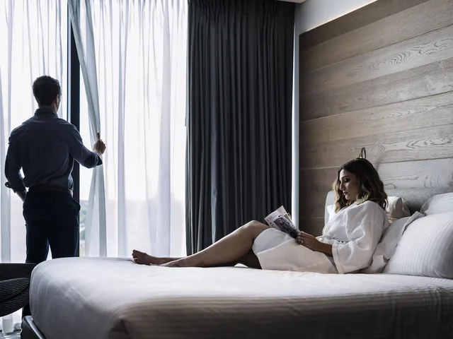 Superior, King Bed, Pullman Sydney Airport 4/9